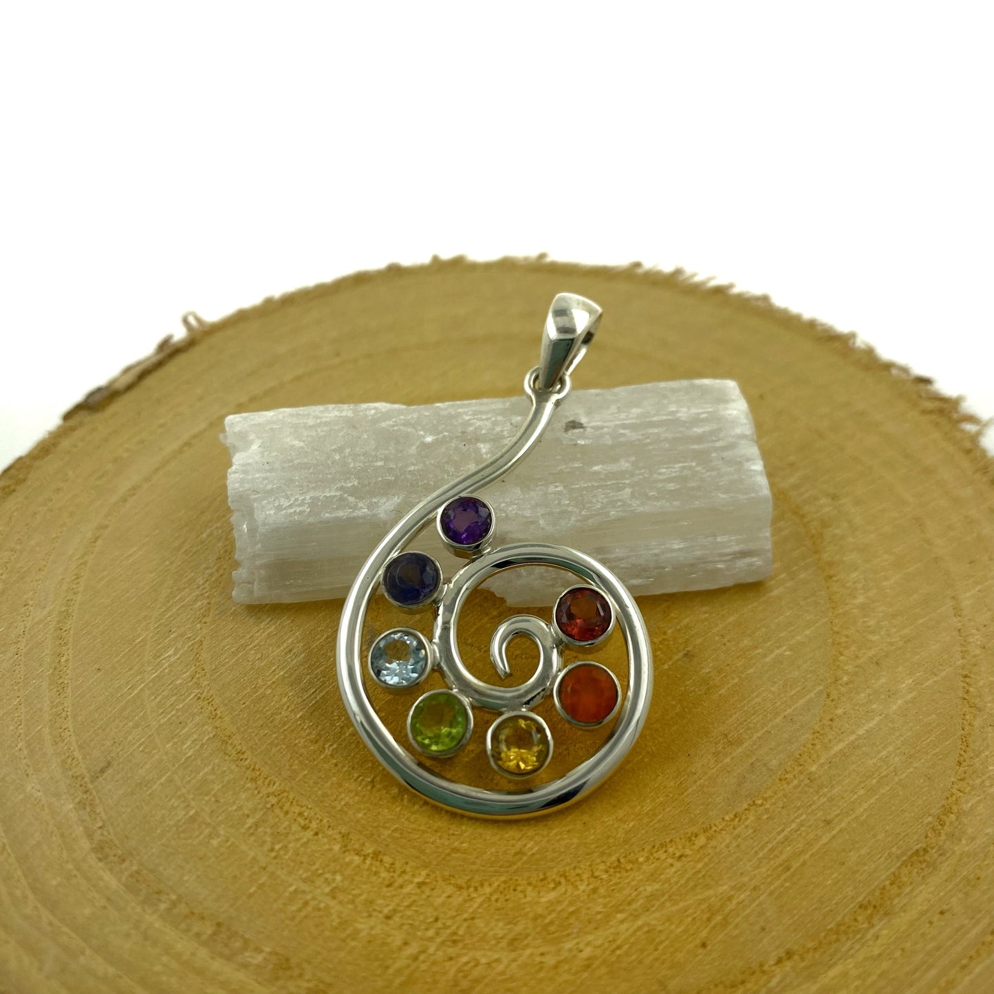 colgante espiral 7 chakras plata