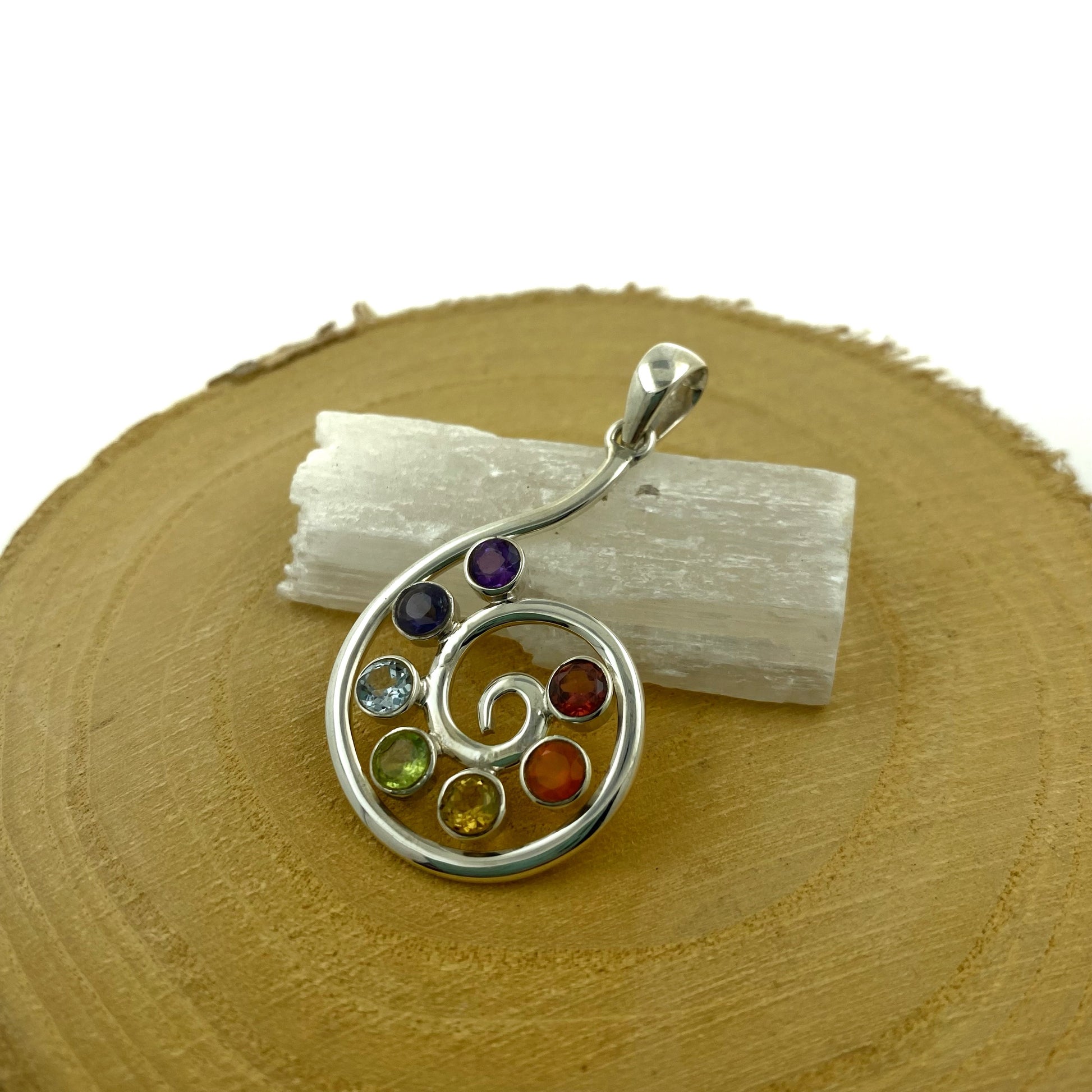 colgante espiral 7 chakras plata