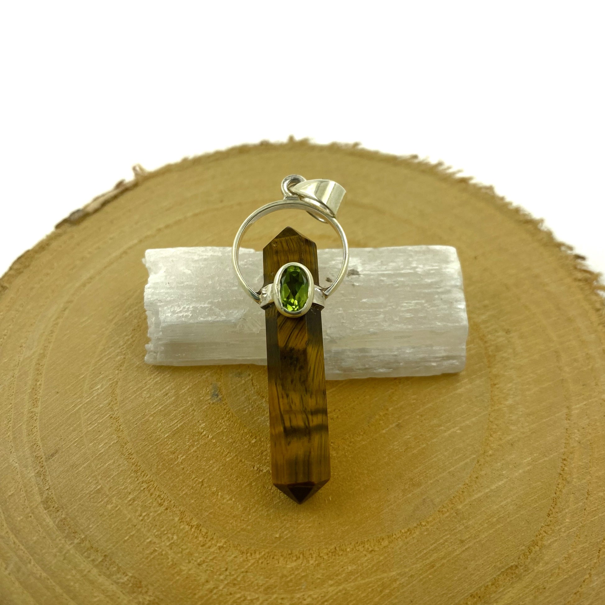 colgante punta ojo de tigre peridoto plata