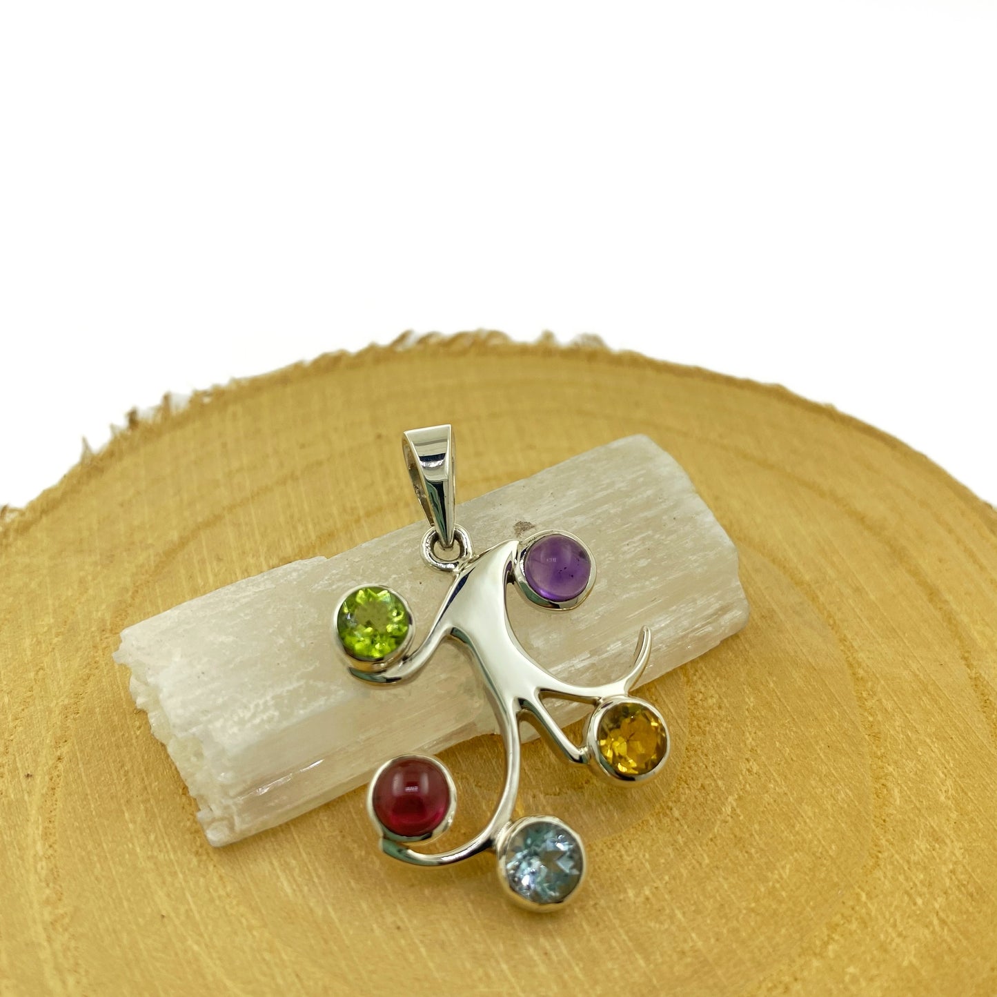 Colgante Árbol de la Vida en plata de ley con Amatista, Citrino, Topacio Azul, Granate y Olivino naturales