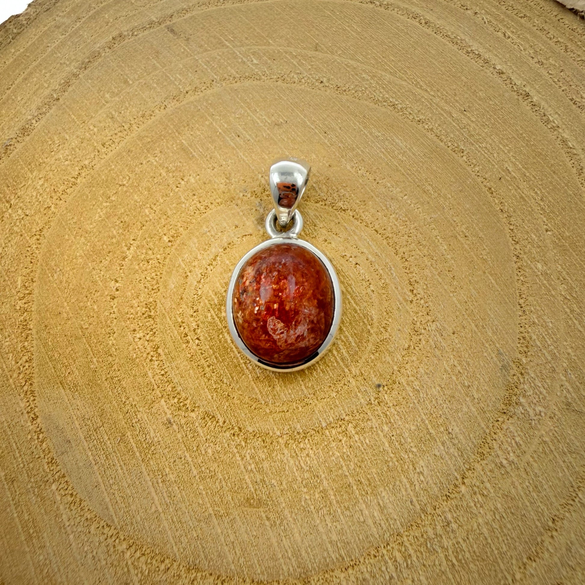 Colgante de Piedra del Sol natural en plata de ley