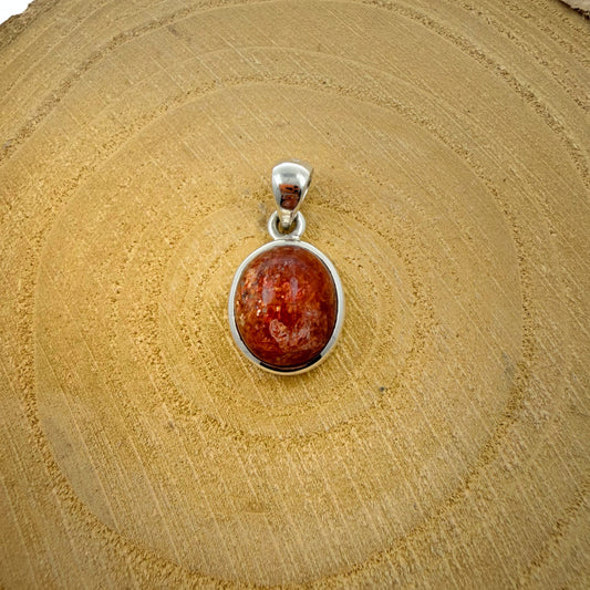 Colgante de Piedra del Sol natural en plata de ley
