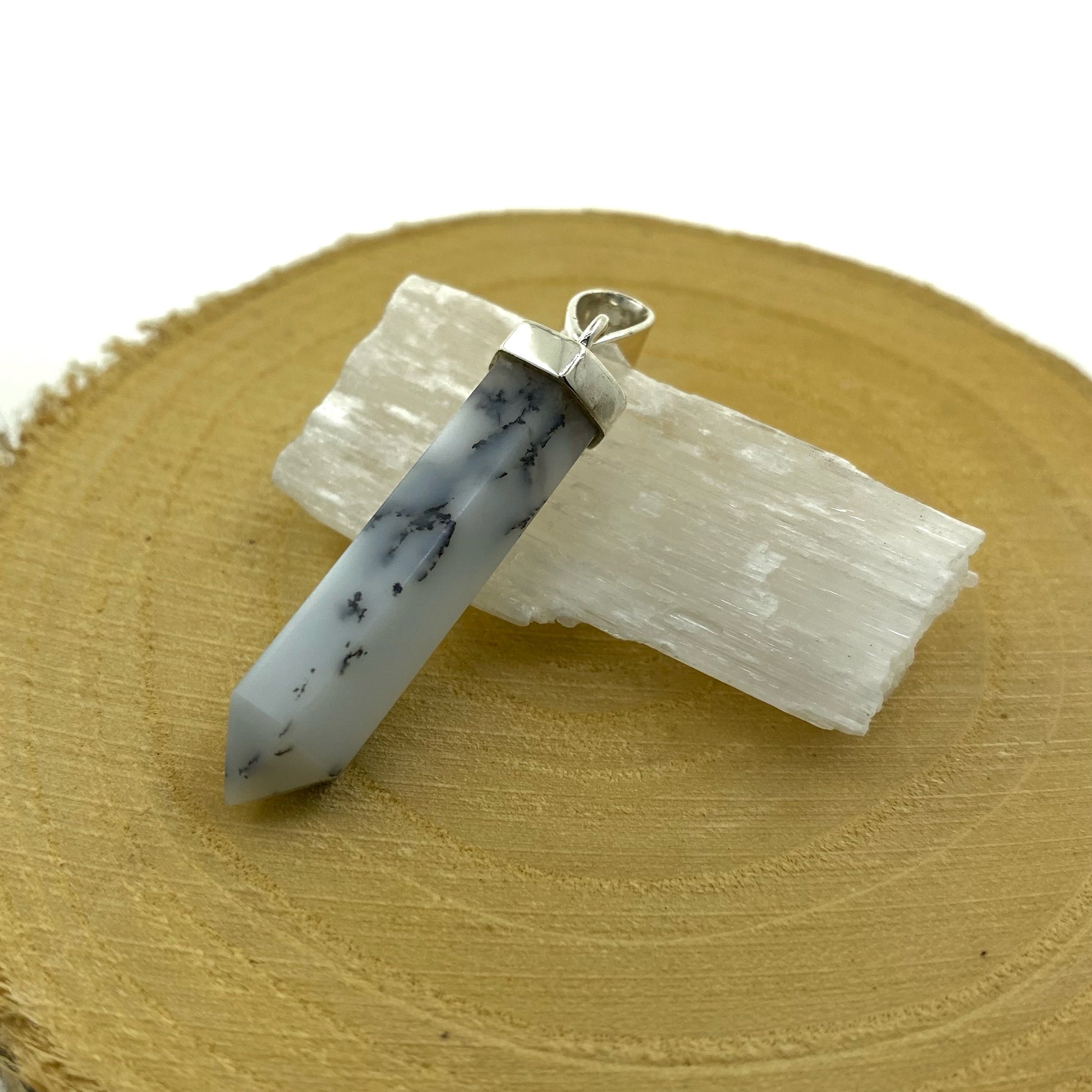 colgante punta merlinita opalo dendritico plata